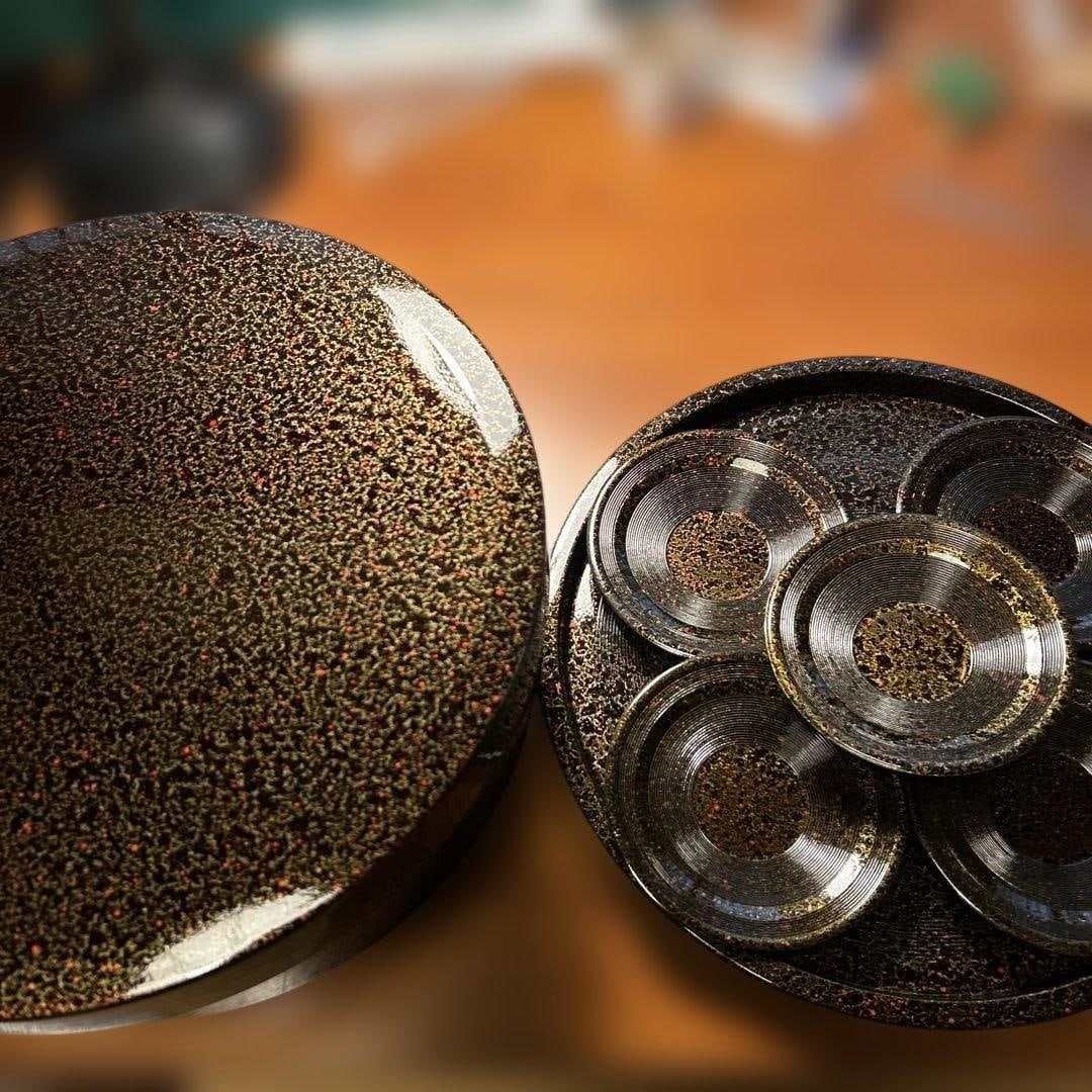 Tsugaru lacquer tea canister tray and tea cup coaster set (5 pieces): Tsugaru lacquerwareTea caddy, 31.5 centimetersUllambana FestivalTeacup saucers (5 sets)Packed in a box