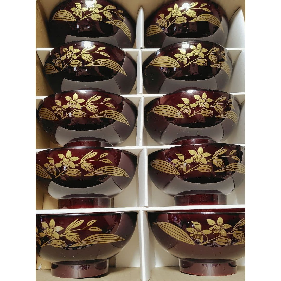 A set of 10 soup bowls.: This is a set of wine red bowls, with the inner walls of the bowls in vermilion red.The floral pattern is painted with gold color.It is lightweight, portable, and easy to handle.Dimensions:Diameter: