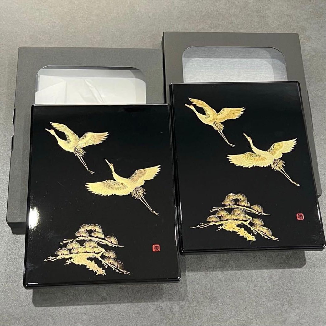 Wooden crane-shaped jewelry box, painted on the surface. A set of two.: This is a high-quality small box-style telegram card, equipped with lacquer cover. The box is adorned with golden characters depicting a colorful and dancing crane.The lid is treated with lacquer and