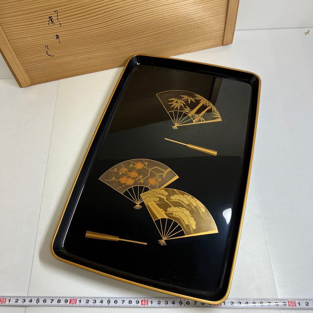 Rundell Lacquerware Fan-shaped Painted Tray with Original Box: Rundell Lacquerware Fan-shaped Tray with Hand-painted Design, comes with original box.42.2 × 27.1 × 2.5 cm