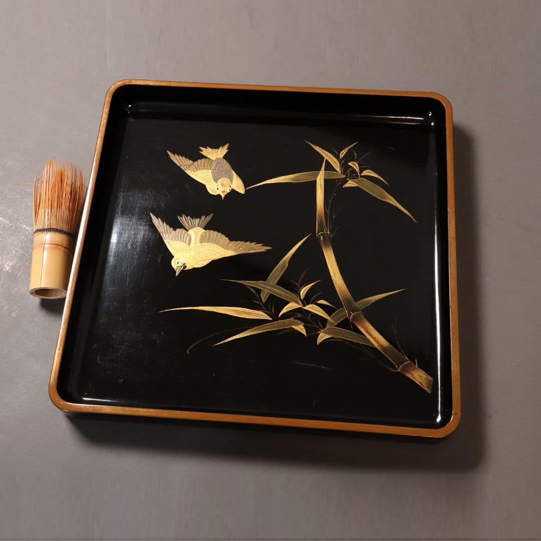 Lacquerware with bamboo and sparrow design: Lacquer tray with bamboo and bird pattern, black lacquered surface, made of natural wood, lacquerwareAll items shown in the photo are included, excluding the tea whisk.DimensionsHeight: approximately