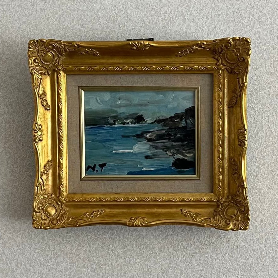 Original oil painting - Moon Island in Nanji White Beach: Original oil painting - Round Moon Island in Nanji White Beach, framed in a gold frame, size F0.