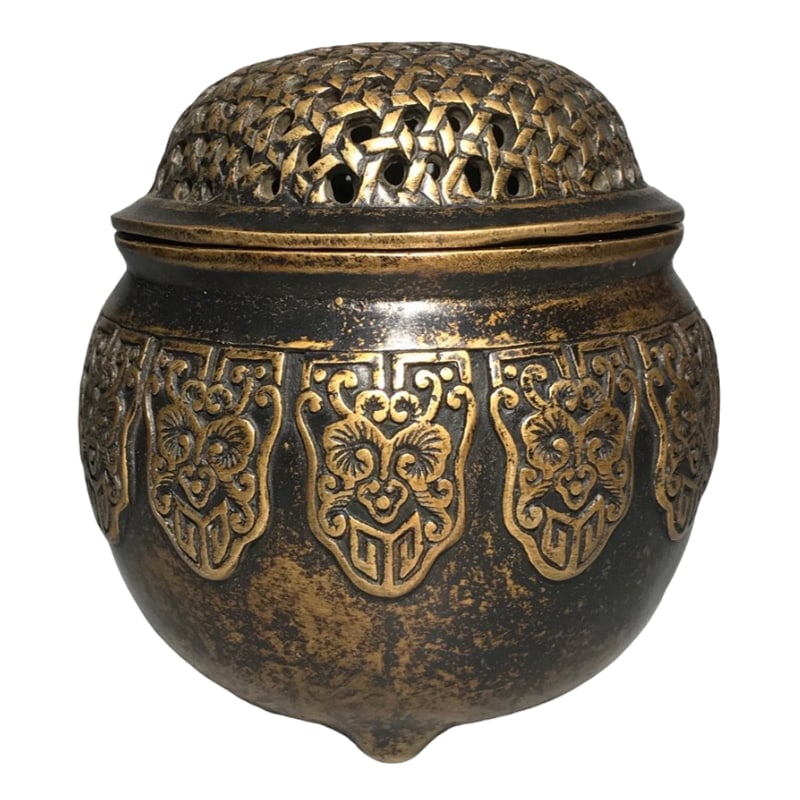 Copper incense burner: Copper incense burner. Diameter 10.5 cm, height 12.5 cm, weight approximately 1255 grams.