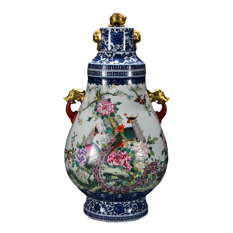 Qianlong period blue and white famille rose phoenix gilt cup: Qianlong period blue and white famille rose phoenix and floral pattern gilt cup! Dimensions: 57 cm in height, 32 cm in width.