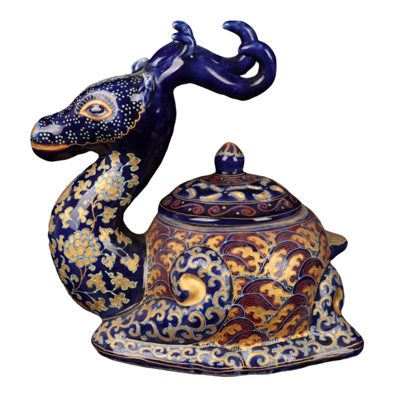 Ming Dynasty Xuande five-colored deer-shaped incense burner: Ming Dynasty Xuande sky-blue glazed five-colored gilt floral pattern deer incense burner Height width: 17x32cm