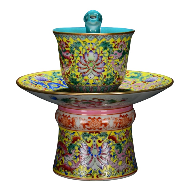 Qianlong cloisonné cup with dragon pattern: Qianlong Cloisonné Cup with Chi Dragon Design Dimensions: 17 cm in height, 17 cm in width