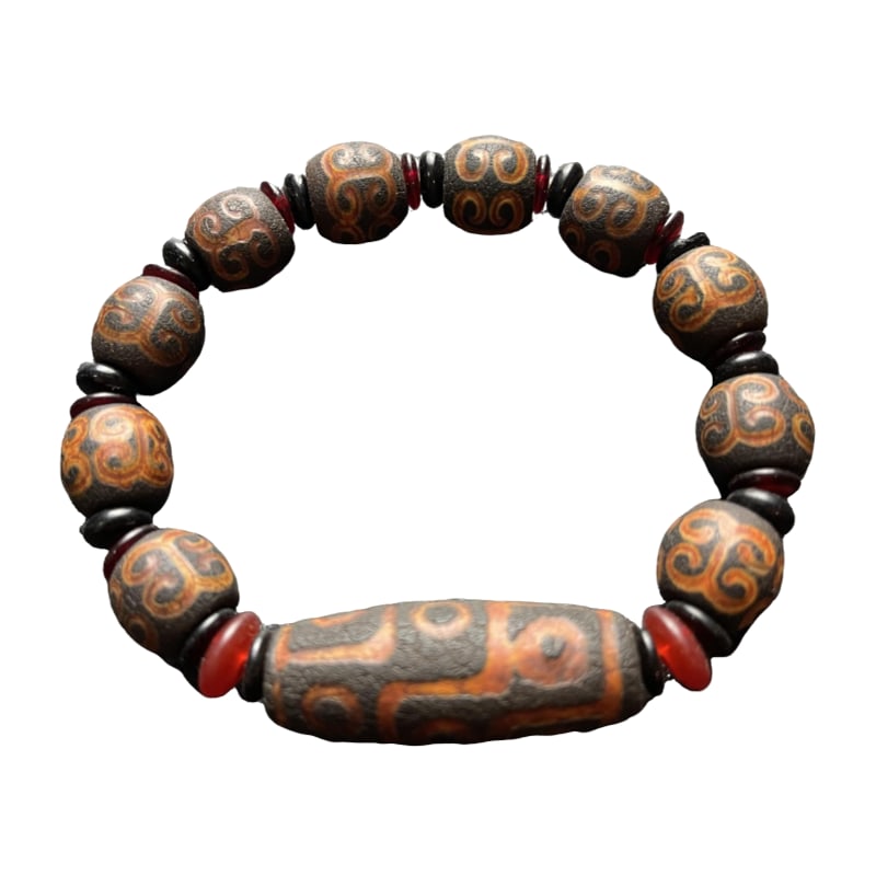 Tibetan "weathered pattern" dzi bead bracelet (1 of 7)