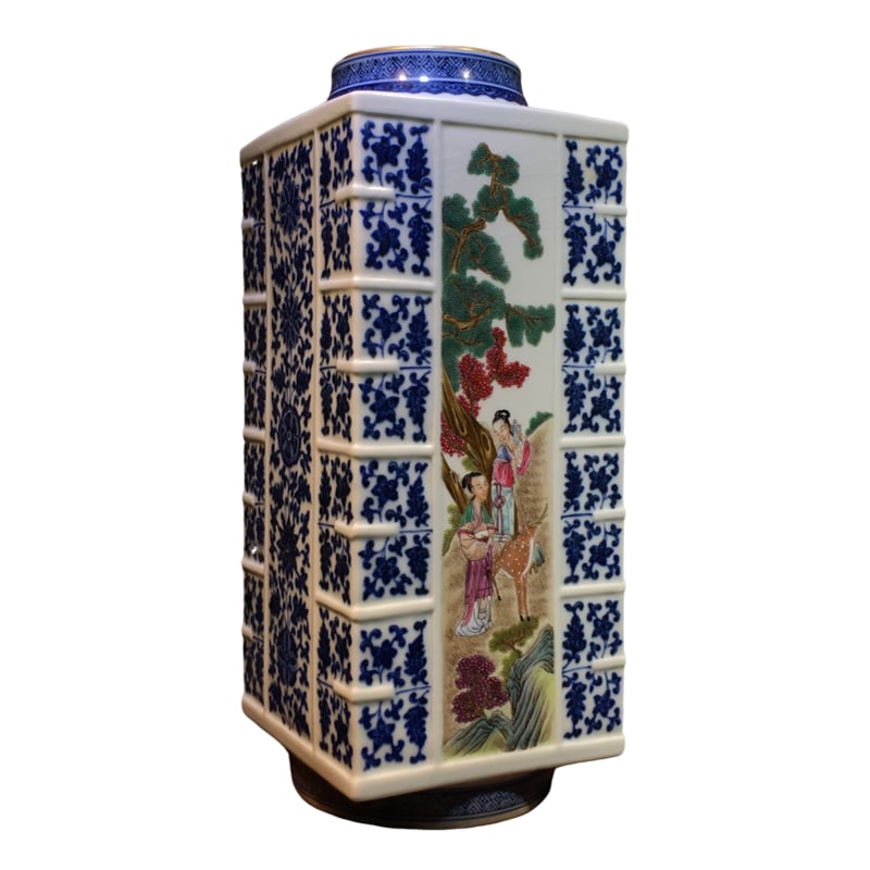 Qianlong Period Qing Dynasty Blue and White Floral Cong Vase: Qianlong period Qing Dynasty blue and white floral cong-style vase, with a height of 360mm, a side length of 145mm, and weighing 3980g.