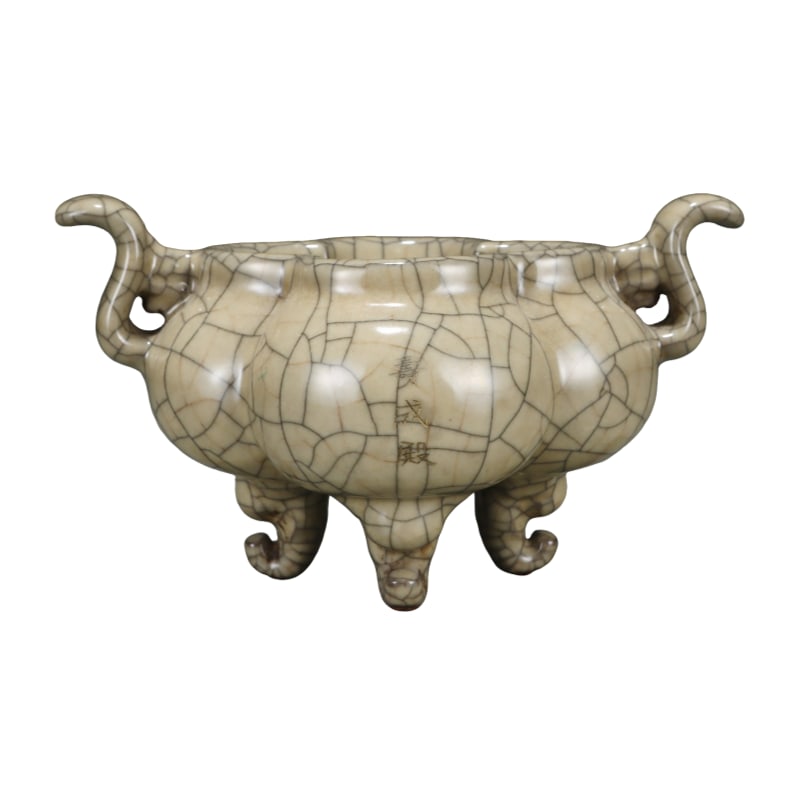 Song Ge kiln yellow glazed three-legged furnace (1 of 10)