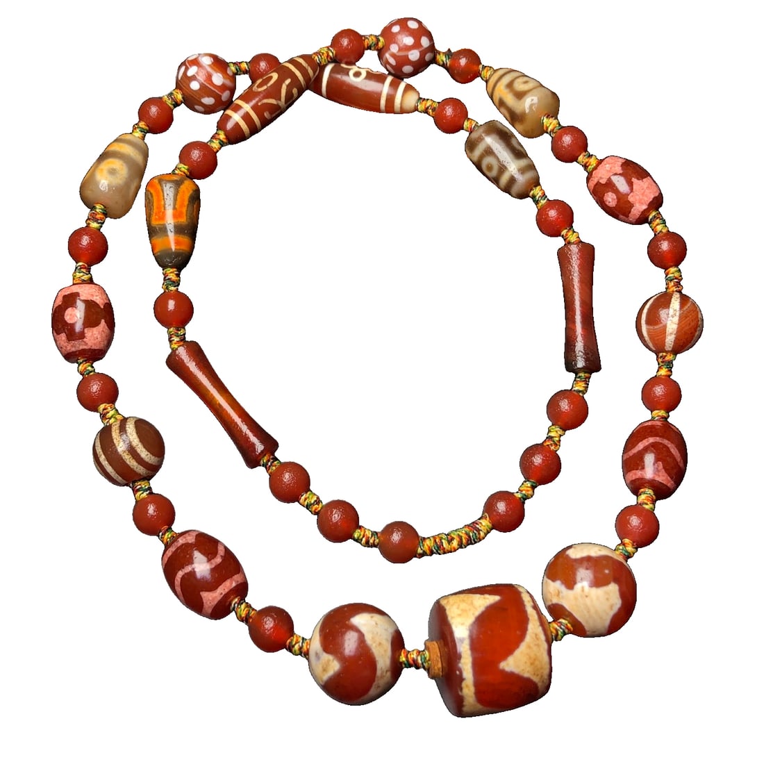 Multi-treasure celestial bead woven Buddha bead necklace: Tiger tooth heavenly bead, sincere three-eyed heavenly bead, and treasure heavenly bead woven into a Buddhist prayer bead necklace. Dimensions: Tiger tooth heavenly bead pendant 22x19 millimeters, sin