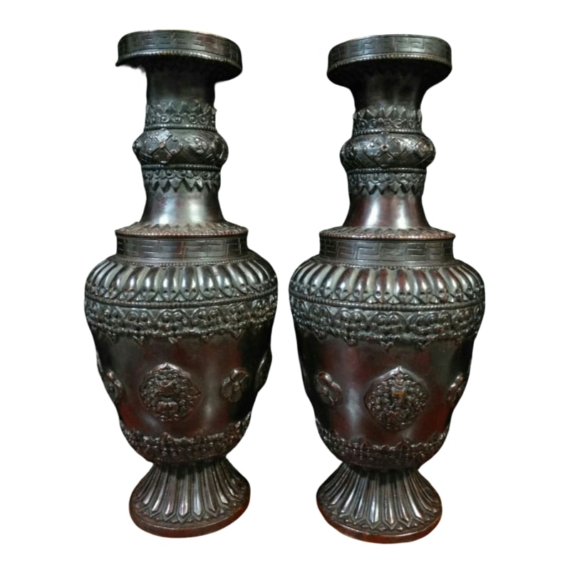 A pair of pure copper vases with auspicious patterns. (1 of 10)