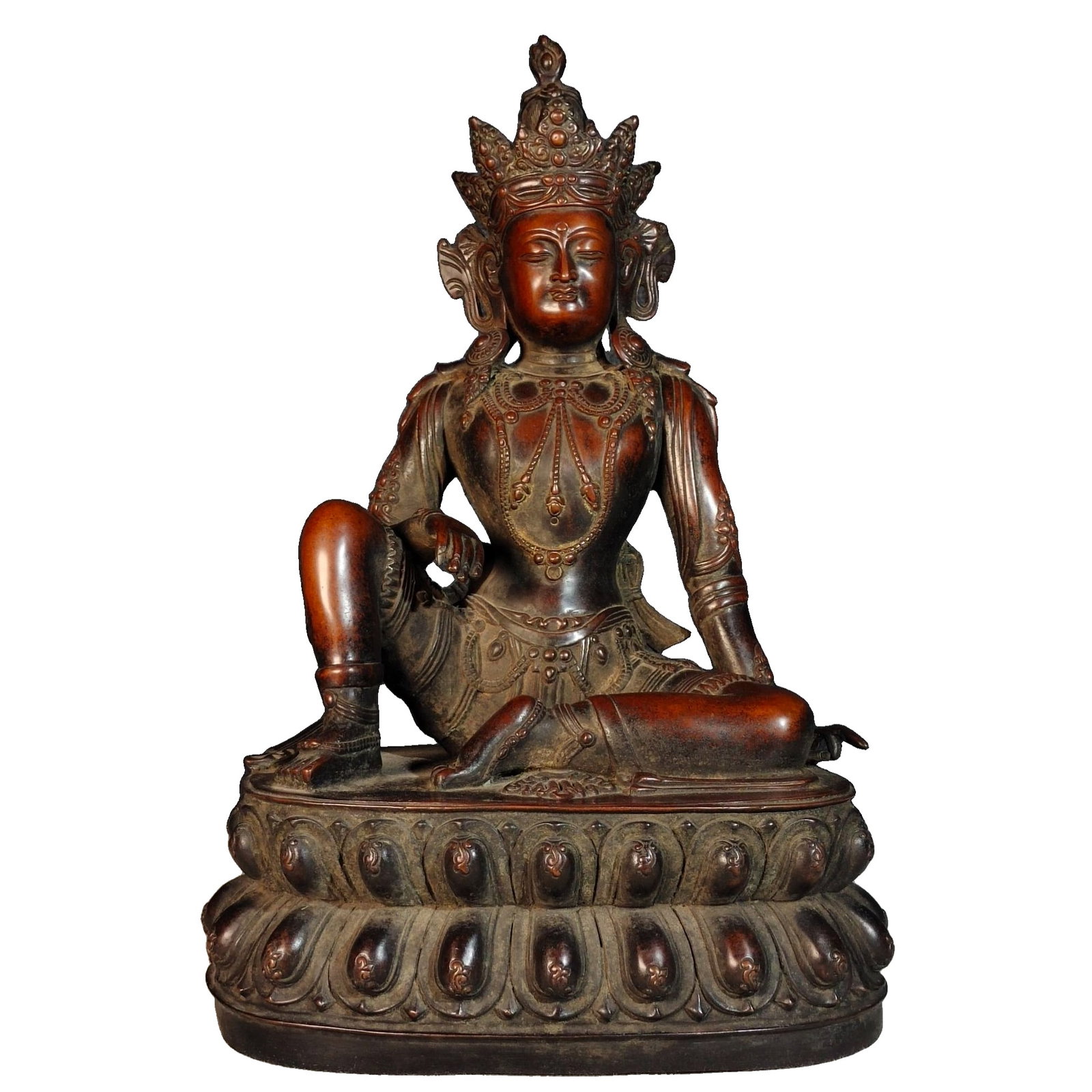 A statue of the Tibetan copper Green Tara.: A statue of the Green Tara made of Tibetan purple copper, measuring 48 cm in height, 31 cm in width, and weighing 23.5 catties.