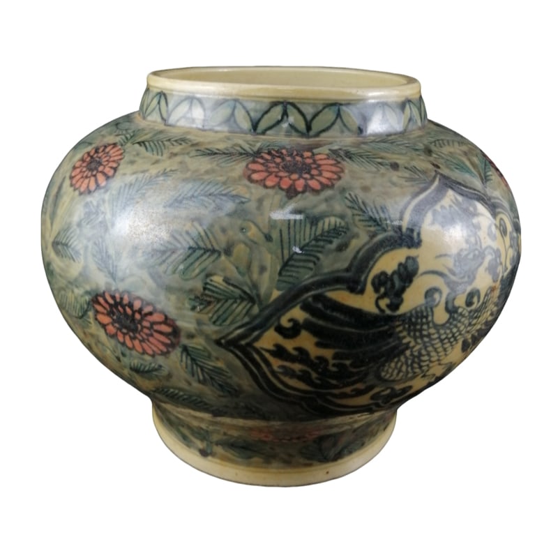 Yuan Dynasty blue and white phoenix and floral patterned jar: This jar is a typical blue and white porcelain from the Yuan Dynasty, measuring 22 cm in height and 25 cm in diameter at the belly. It has a wide belly and short neck, with a solid and round shape. Th