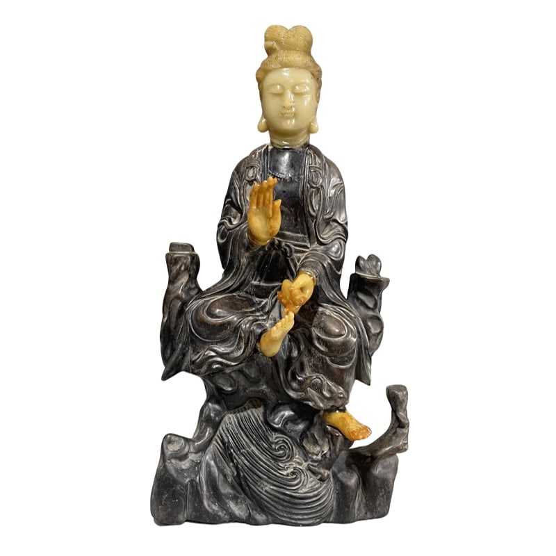 A decorative piece featuring a statue of Guanyin made of Tianhuang stone inlaid with old sandalwood.: Tibetan-style: Sandalwood Inlaid with Tianhuang Stone Guanyin Statue Ornament Exquisite carving, natural texture, in perfect condition Dimensions: 39cm x 19cm, Weight: 3337g