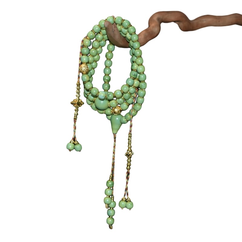 Turquoise old-fashioned bead original design with 108 beads for Buddhist prayer beads.: Product Name: Turquoise Old Style Bead Original Design 108 Beads Prayer Beads Specifications: 7x8MM Matching: Gold-plated beads Introduction: Eliminate Worries: The 108 beads symbolize the