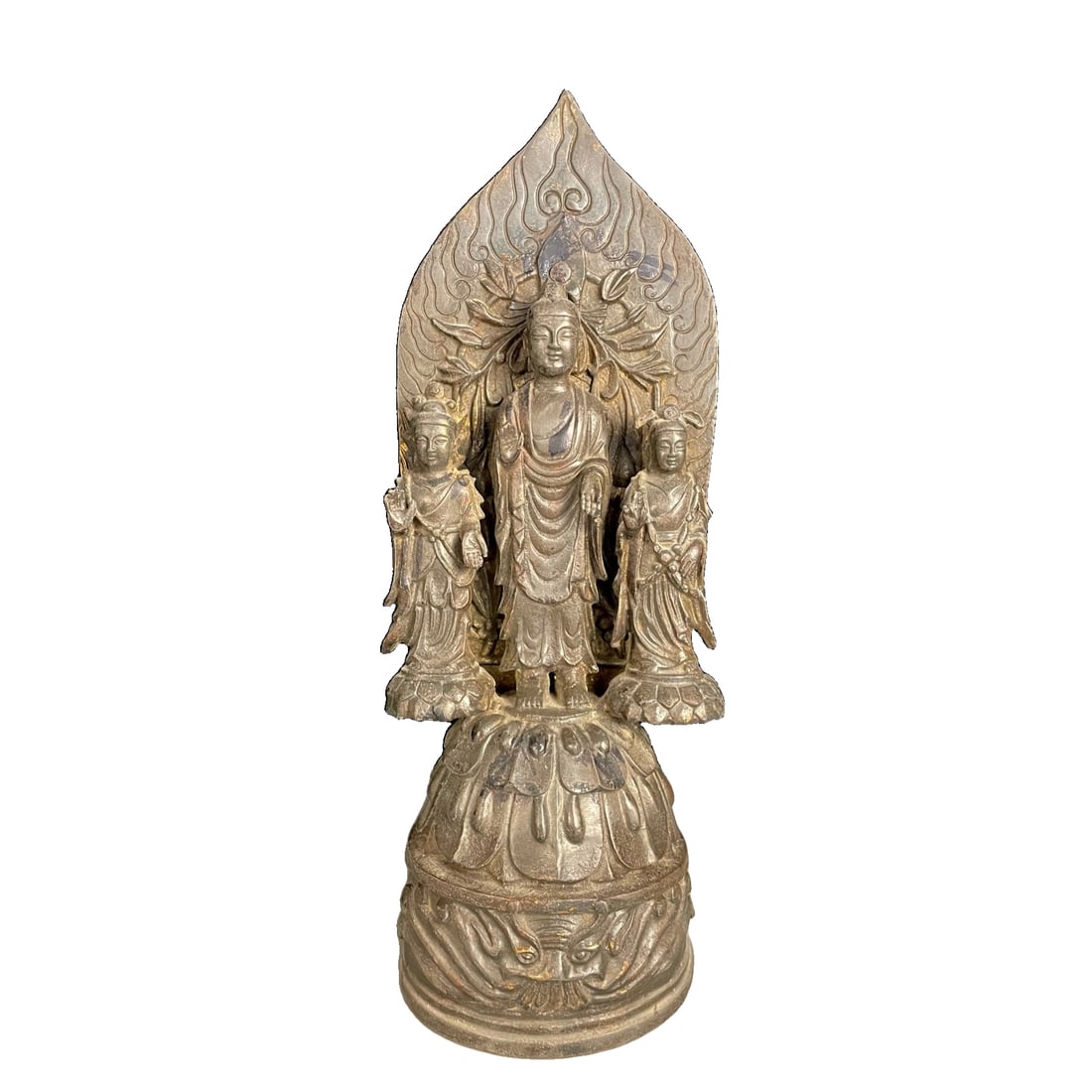 Ming Dynasty pure copper statue of one Buddha and two disciples.: Ming Dynasty pure copper statue of one Buddha and two disciples, 45 centimeters in height, weighing 3640 grams.