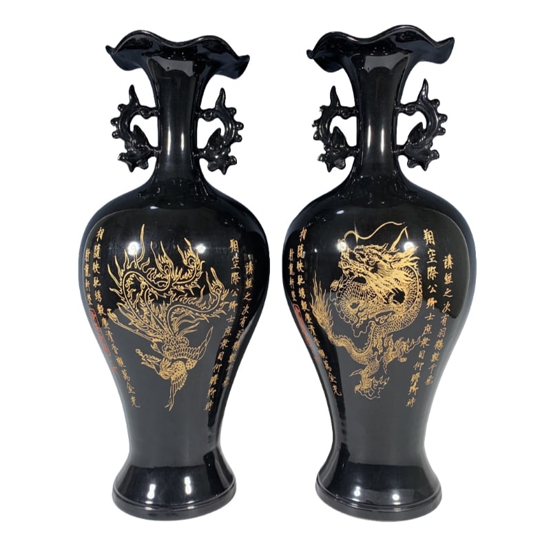 Song Dynasty black Ru kiln carved poem gilded dragon and phoenix pattern large Song royal imperial: This is a large flower-mouth vase with engraved poems and gilded dragon and phoenix patterns from the Heirloom Kiln of the Song Dynasty. It stands 51 cm tall with a diameter of 21 cm, featuring a symm