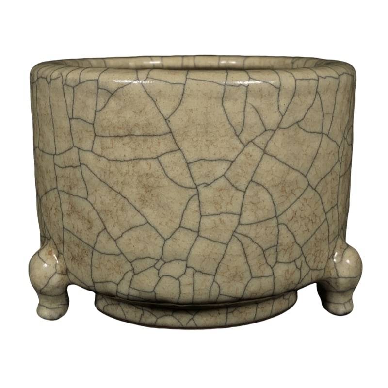 Song Ge Kiln three-legged censer (1 of 10)
