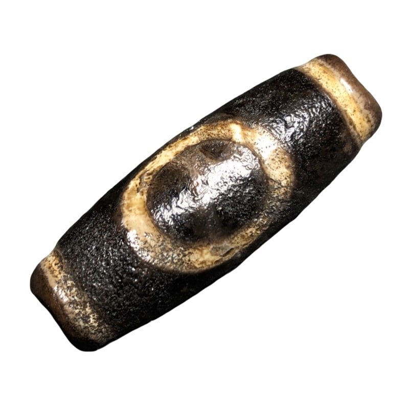 Tibetan Area: Heavenly Bead of the Round Heaven: Tibetan area, a round heavenly bead, with aged patina, details as shown in the picture, measuring 4.1×1.4 centimeters, weighing 10.3 grams.
