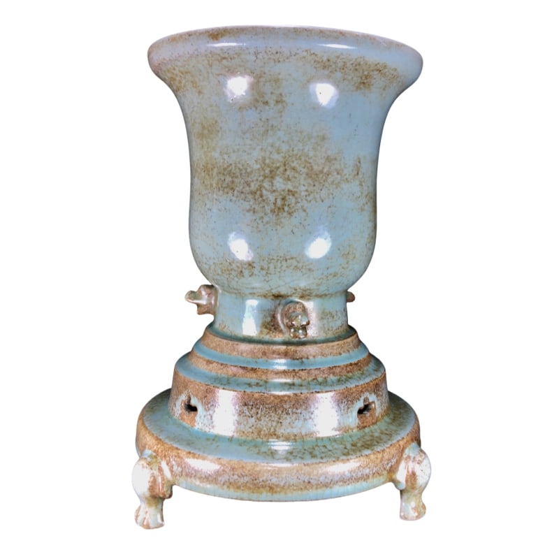 Ru ware incense burner from the Song Dynasty: This Song Dynasty Ru kiln incense burner measures 18×25.5 centimeters. The overall glaze color is warm and elegant, presenting a typical sky-blue glaze color. The glaze surface is delicate, with a na