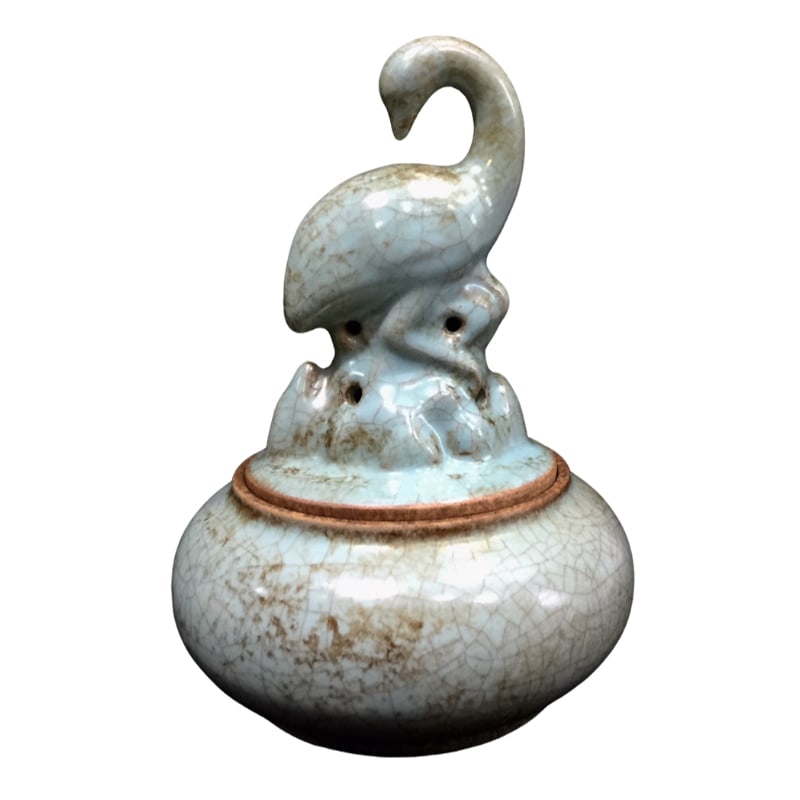 Song Dynasty Ru Kiln incense burner: This Song dynasty Ru kiln incense burner has a unique design, with a crane-shaped lid placed on top. The lines are smooth, and the elegant curve of the crane's neck symbolizes longevity and auspicious