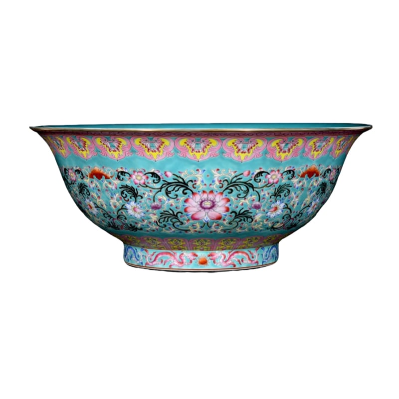 Qing Dynasty Yongzheng Famille-Rose Floral Pattern Large Bowl: This large enamel bowl from the Qing Dynasty Yongzheng period has a diameter of 43.5 centimeters and a height of 17.5 centimeters, with magnificent and elegant dimensions. The shape of the bowl is rob