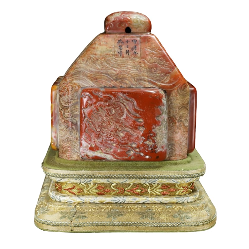 Shoushan stone vermilion leisure chapter dragon travels the world scale weight seal. (1 of 11)