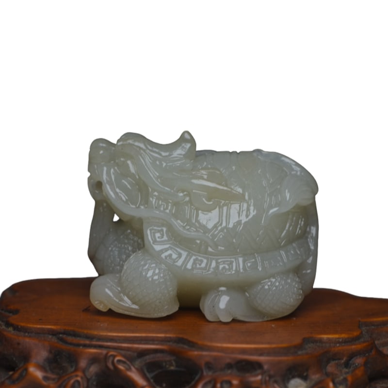 Hetian jade dragon turtle: Hetian Jade Dragon Turtle Specifications: 4.4×3.3×3.2 cm, weighs 70 grams.