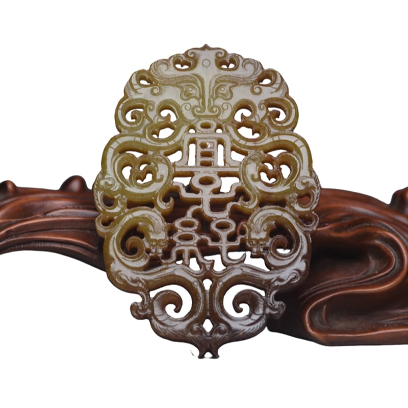 Hetian Jade Pendant Carved with “Yi Zi Sun” (Blessing for Prosperous Offspring): Hetian Jade Generations Pendant Specifications: 7.9×5.7×0.6 cm, weight 41 grams.