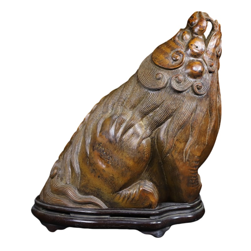 Bamboo root carving looking up to the sky, scented incense ornament.: Collectible bamboo root carving of a howling dragon incense holder, with a base measuring 22 cm in length, 14 cm in width, and 24 cm in height, weighing approximately 920 grams.