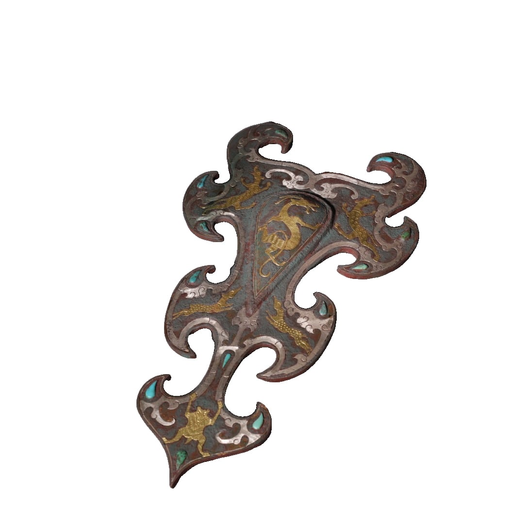 Bronze ware with gold and silver dragon pattern inlaid with turquoise horse-faced guard.: Ancient bronze horse face mask ornament inlaid with gold and silver dragon pattern and turquoise, measuring 20 cm in height, 11.5 cm in length, and weighing 374 grams.