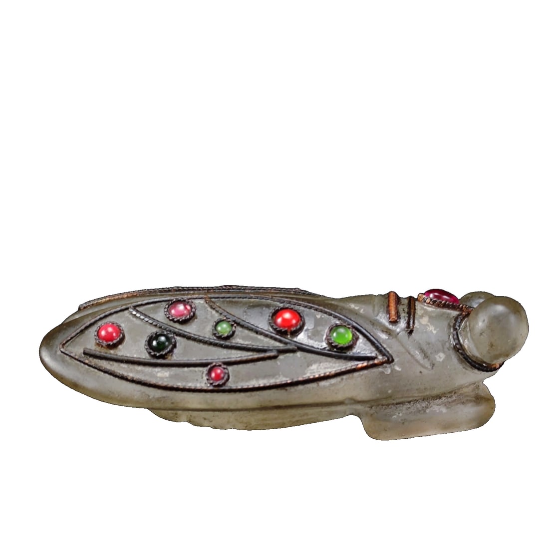 Crystal Cicada: This is a crystal cicada-shaped ornament, inlaid with gemstones using gold wire filigree technique.Dimensions: 8.7 cm (L) × 4.1 cm (W) × 2.8 cm (H)Weight: 102 grams