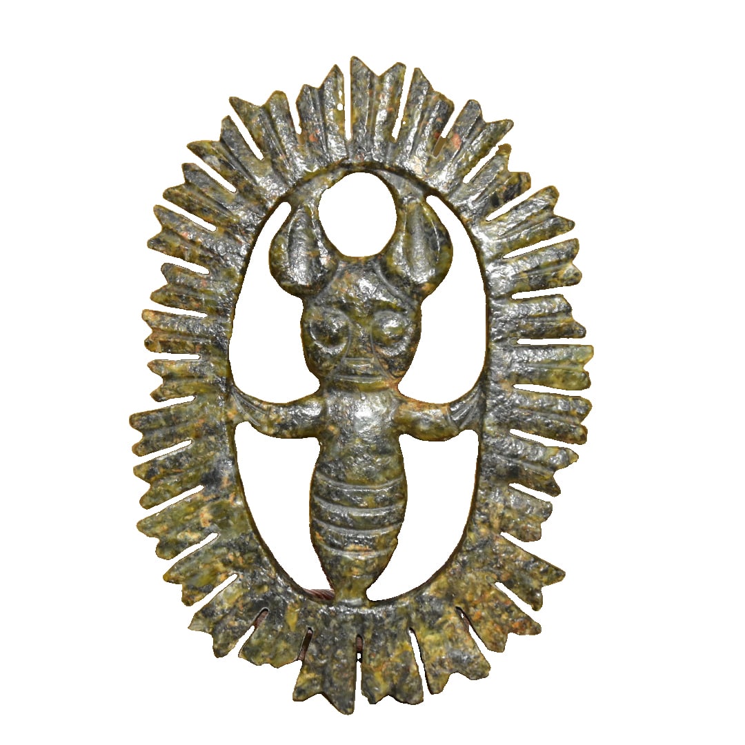 River polished jade coin: River-worn jade coin, quality and size as shown in the picture, weighing 390 grams.