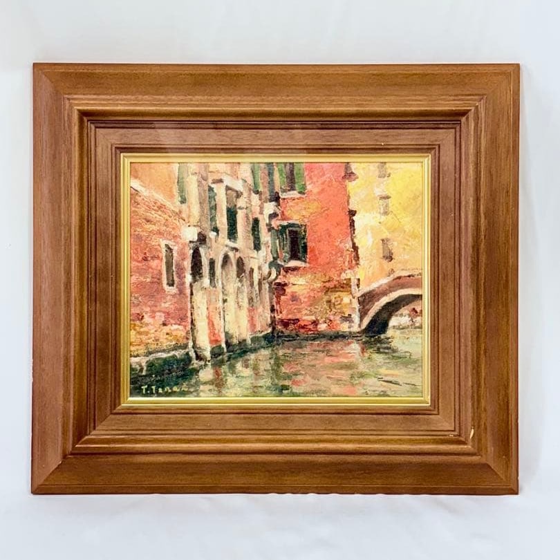 "Akai Tatemono" (The Red Building), a work by Terui Tetsu, Venice, oil.: An oil painting depicting a waterside scene in Venice, created by Terai Tetsu. Artist: Terai Tetsu Title: Akai Tatemono (Red Building) Style: Oil Painting Frame Color: Brown Primary Colors: Red, Yello