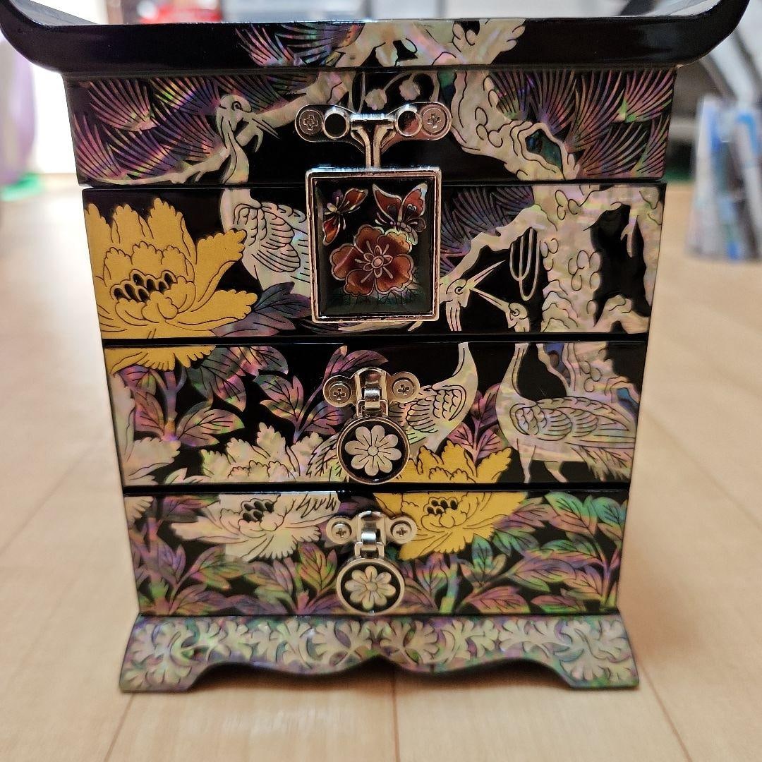 Korean Spiral Pattern Lacquerware Jewelry Box.: This was received from a Korean individual. The condition of the vessel is excellent. Its dimensions are 12 cm (height) x 13 cm (width) x 15 cm (depth).