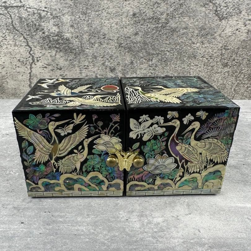 Korean Traditional Craft: Mother-of-Pearl Inlaid Jewelry Box (1 of 8)