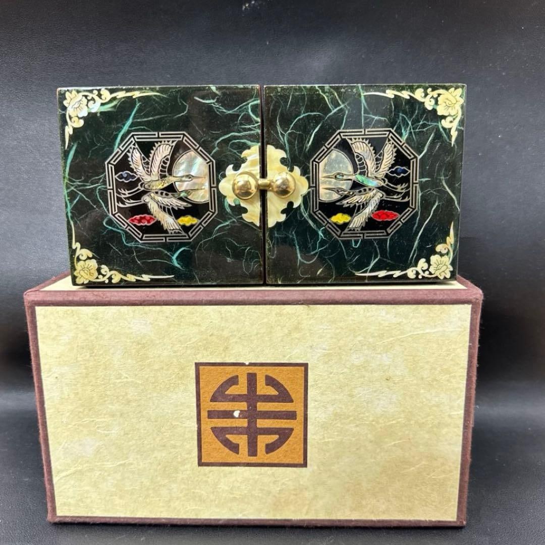 Korean Traditional Craft: Mother-of-Pearl Inlaid Jewelry Box/Accessory Box (1 of 6)