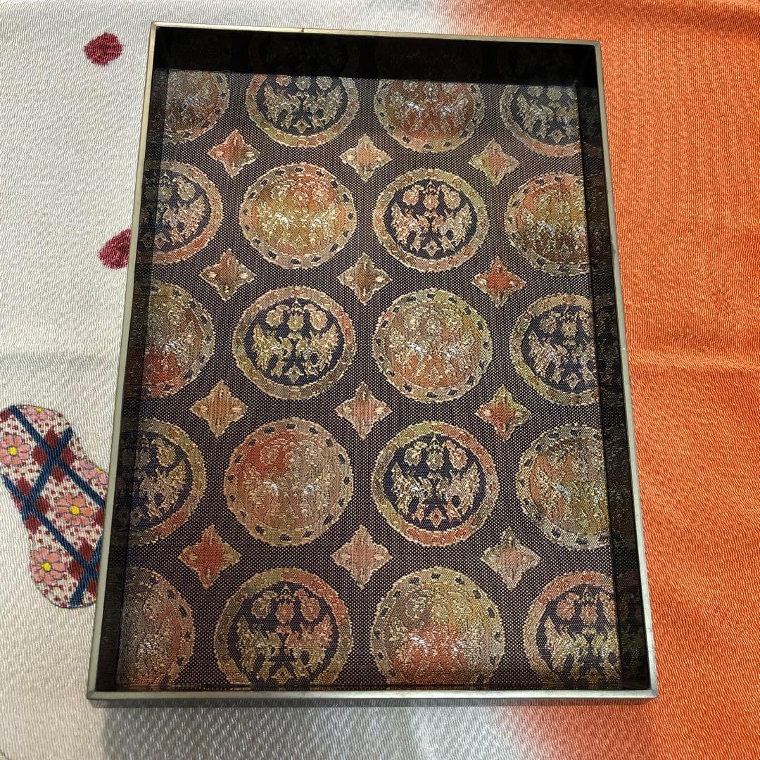 A black lacquer document box (without lid) (1 of 2)