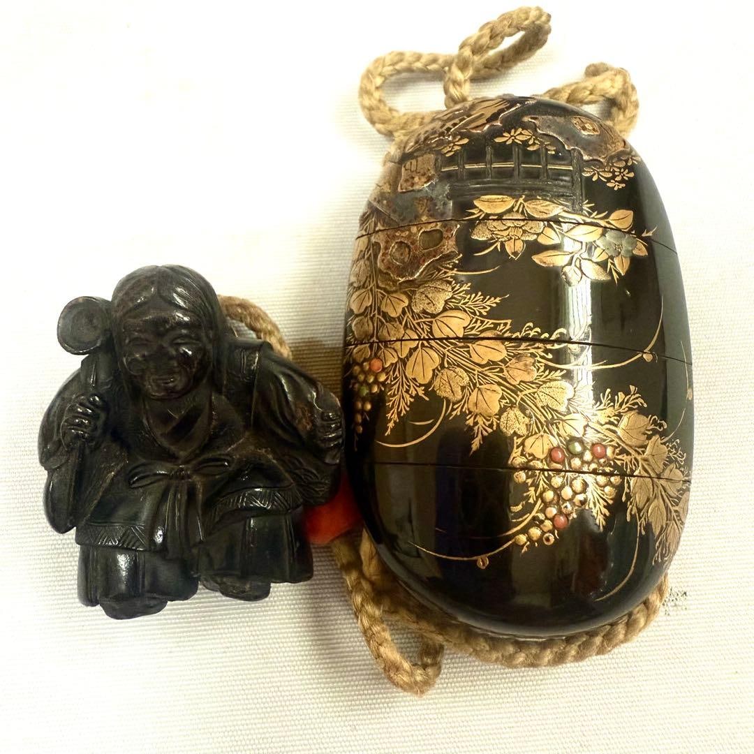 Antique Autumn Grass Makie Inlay Inro Netsuke: Antique Autumn Grass Makie Inro (Small Decorative Container) 7 x 4.5 cm Netsuke (Miniature Sculpture) 4 cm This is an old item, so there are some stains and scratches, but the condition is