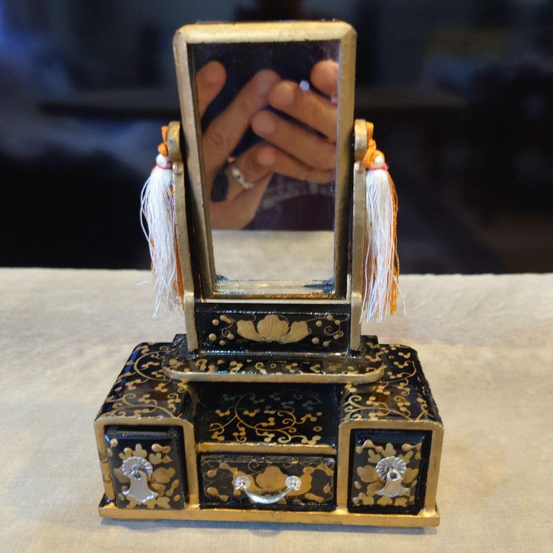 Dressing Table Ornament (1 of 10)
