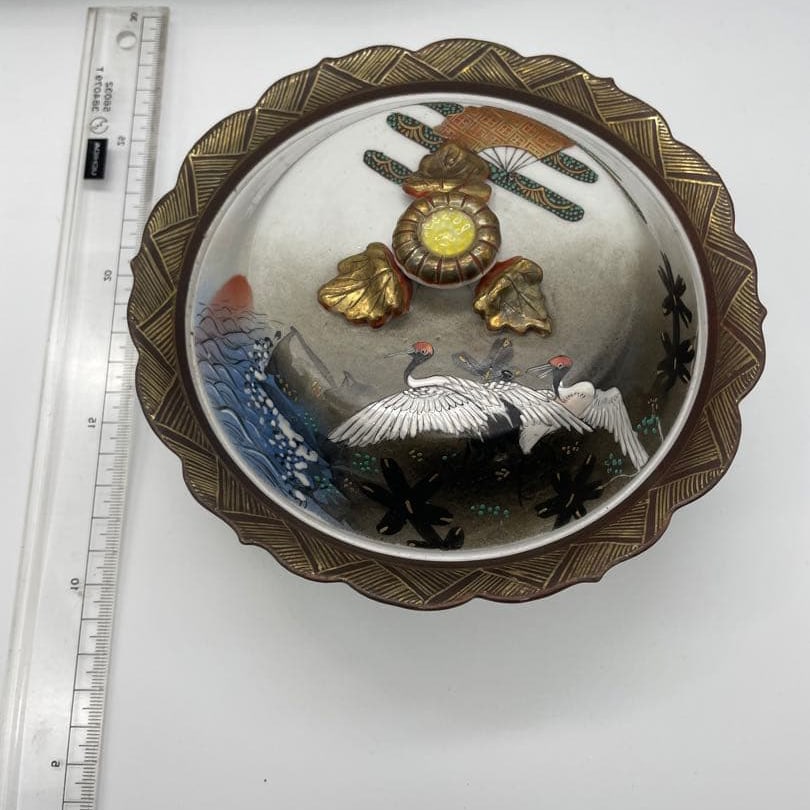 Gilt and Silver Decorated Ceramic Inro (Small Decorative Container), Kutani Ware.: A ceramic inrO (small decorative container), adorned with exquisite gold and silver patterns. Design: White background, embellished with gold and silver decorations, featuring crane and floral