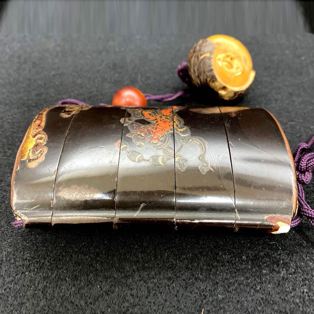 Edo period maki-e lacquer inrO (small container) (1 of 17)