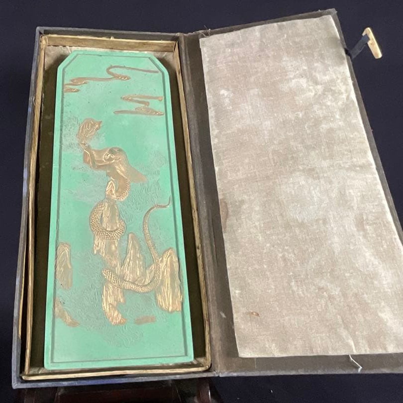 Inkstick made by Dai Ming Cheng Junfang.: Inkstick made by Dai Ming Cheng Junfang, weight: 904.5 grams.