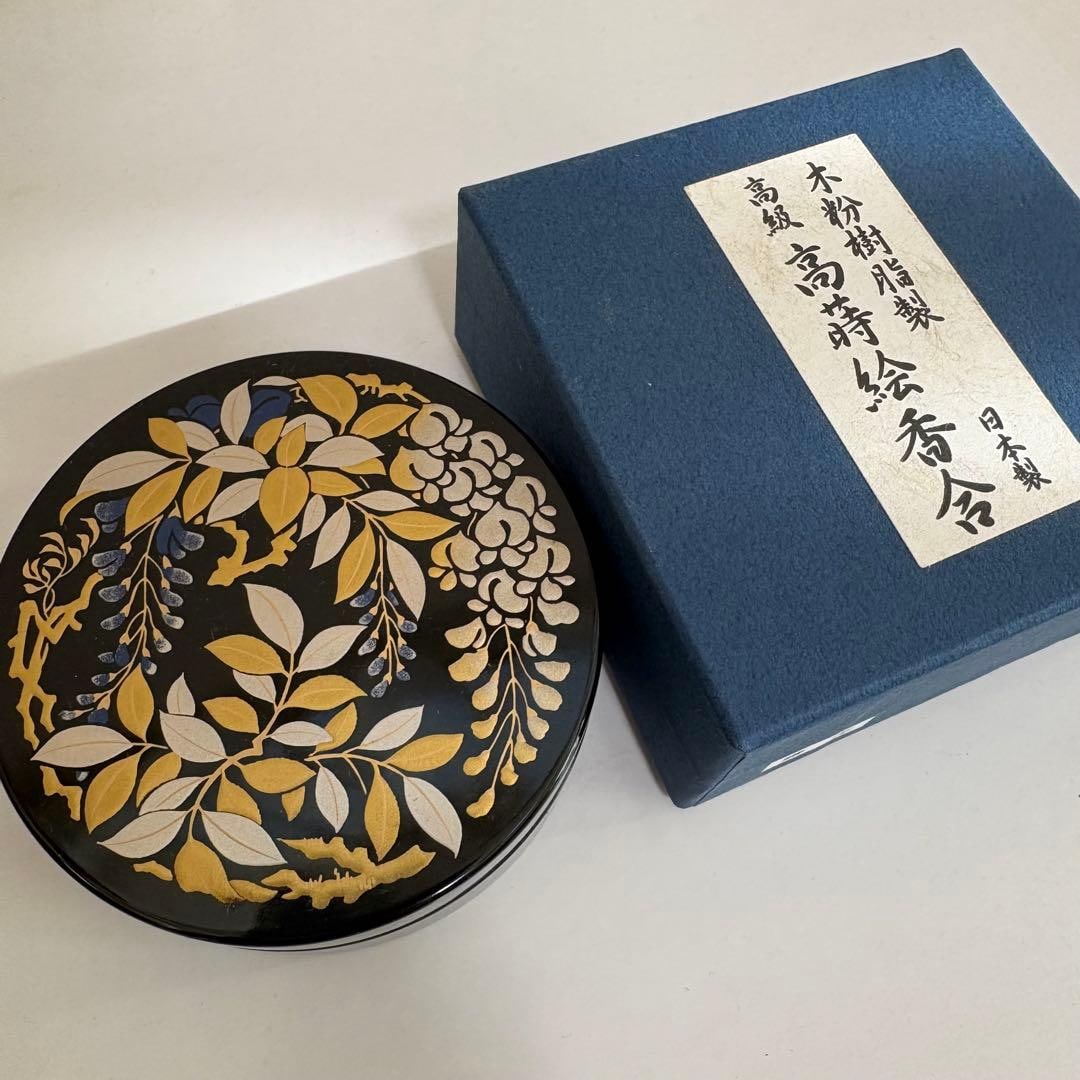 Adachi Museum of Art - High Relief Lacquer Incense Box in Wood Powder Resin (Wisteria) (1 of 4)