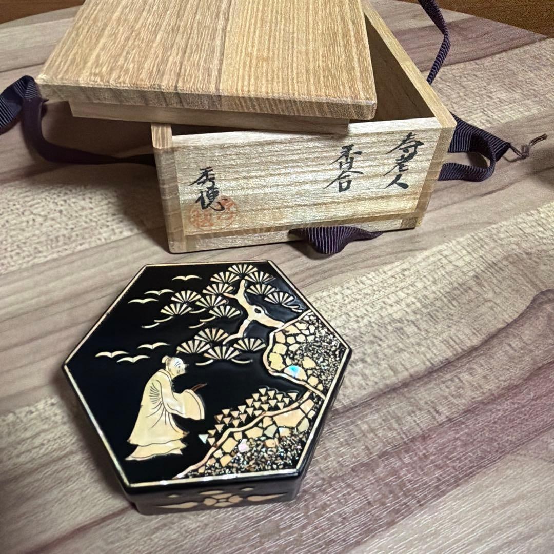 Kumagai EihO Rokkaku KObako (Hexagonal Incense Box) (1 of 5)