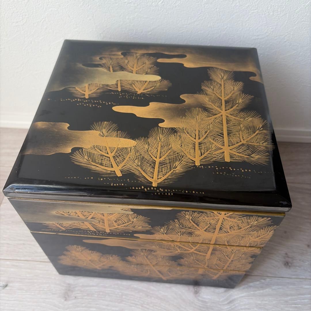 Meiji period (1868-1912) antique lacquer bento box, adorned with a gold pine tree motif. (1 of 13)