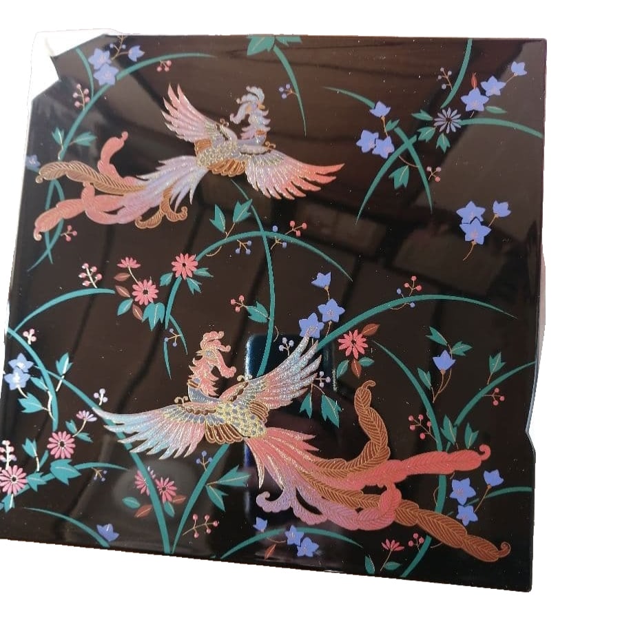 Yamanaka Lacquerware, ShOsOin-style Maki-e Phoenix Bento Box, Three-tiered Box: Yamanaka Lacquerware, ShOsOin-style Maki-e Phoenix Bento Box, three-tiered box, dimensions: internal dimensions width 19 cm, height 19 cm, depth 5.5 cm External dimensions: 20 x 20 x 7.5 cm Brand new,