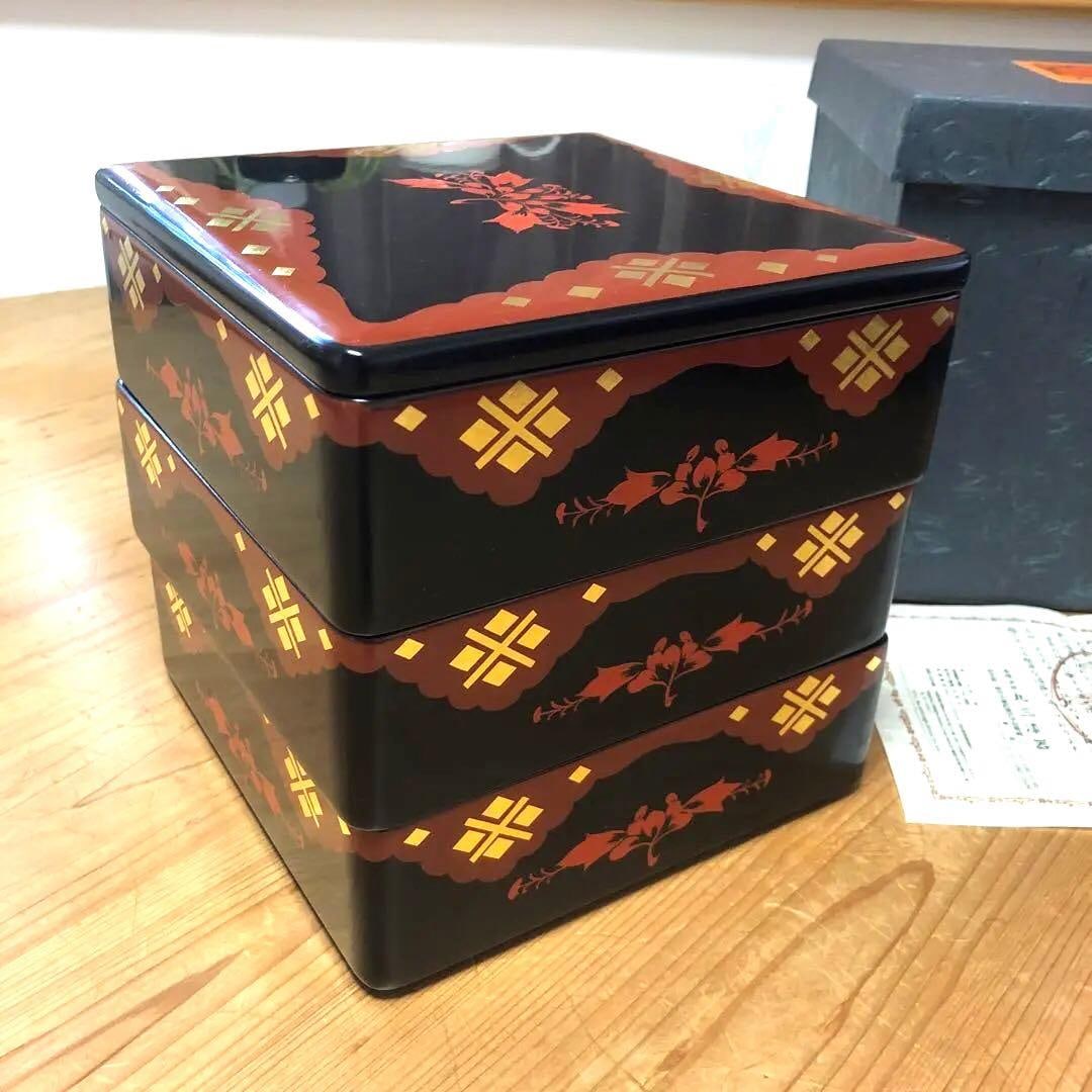 Shuhei Lacquerware Marusan Lacquerware Peony 6.5-Inch Three-Tier Bento Box (1 of 10)
