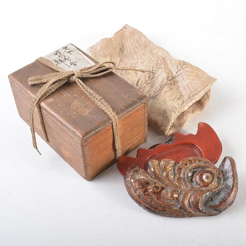 Tea ceremony utensils, lacquerware, inlaid with mother-of-pearl, fish-shaped incense box. (1 of 10)