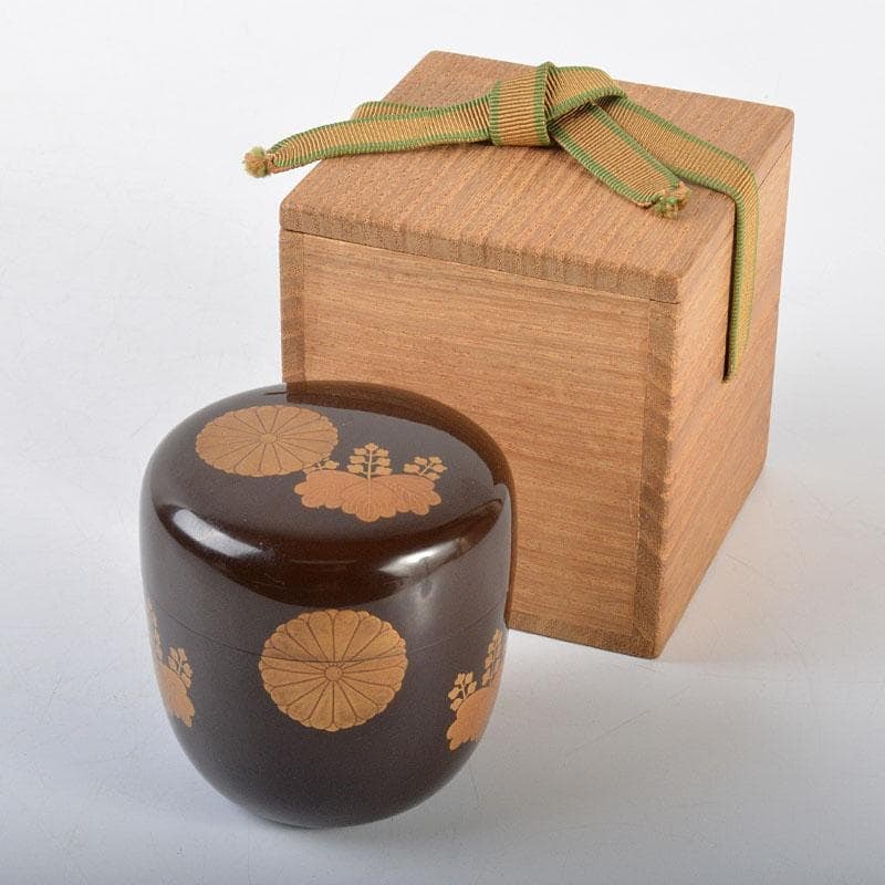 Tea Ceremony Utensils: A lacquered paulownia wood tea caddy by Songzhai, with an inscription by (1 of 10)